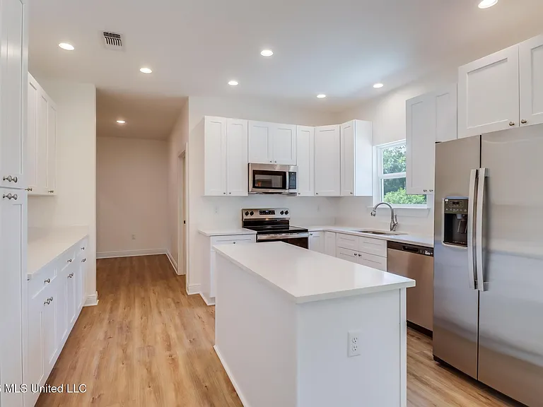 13469 Mary Ave — Photo 8