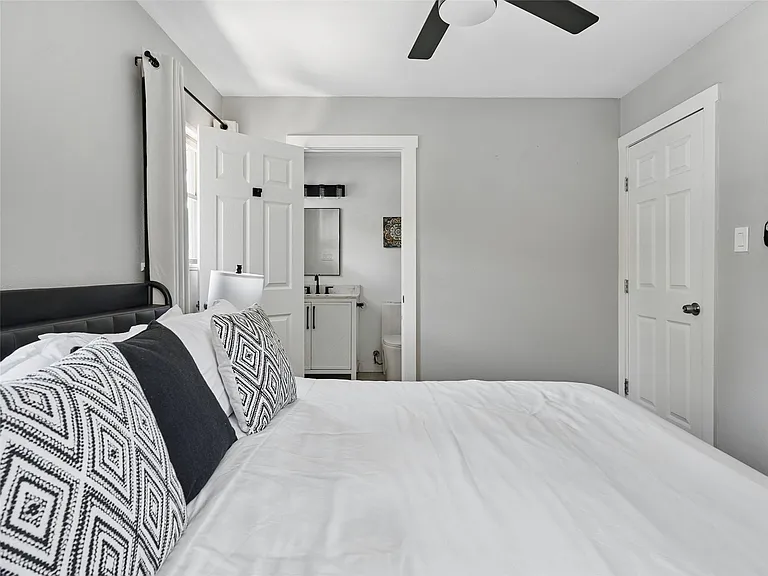 7706 Delafield Ln — Photo 21