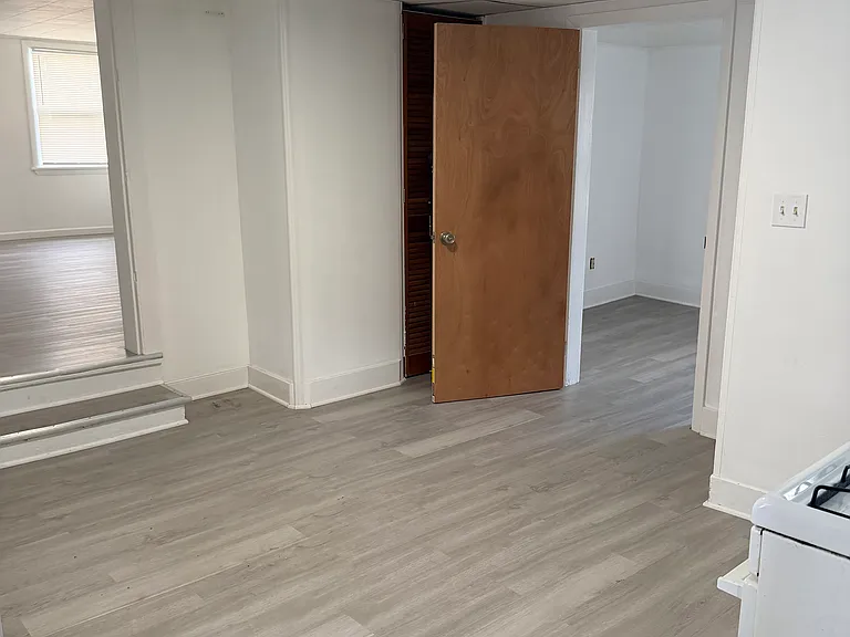 499 6th Ave — Photo 4
