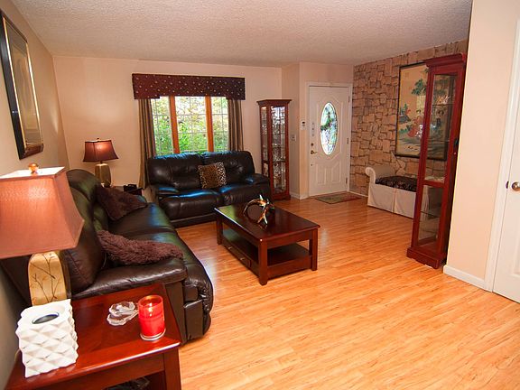 2nd image of 90 Thornycroft Ave