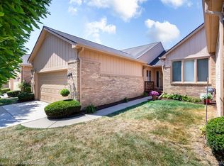 35181 White Pine Trl, Farmington, MI 48335