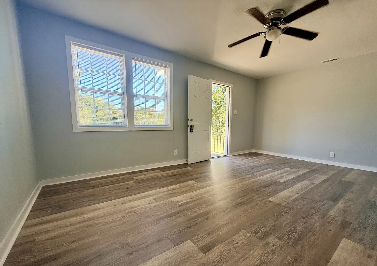 3 bed, 1.0 bath, 1026 sqft, $1,100 — Photo 4
