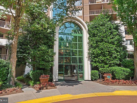 2nd image of 10101 Grosvenor Pl APT 805