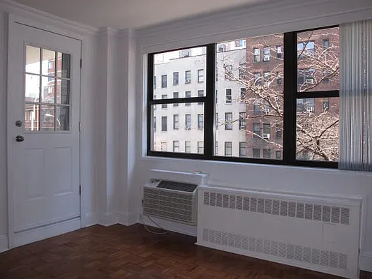 Rented by Metropolis Real Estate of Manhattan | media 18