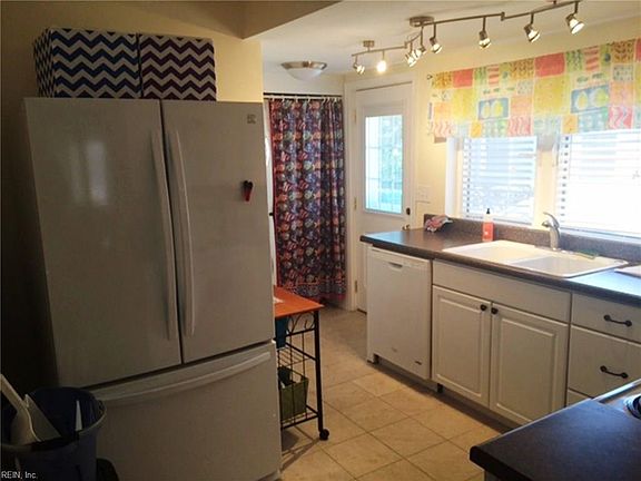 5th image of 208 53rd St APT A