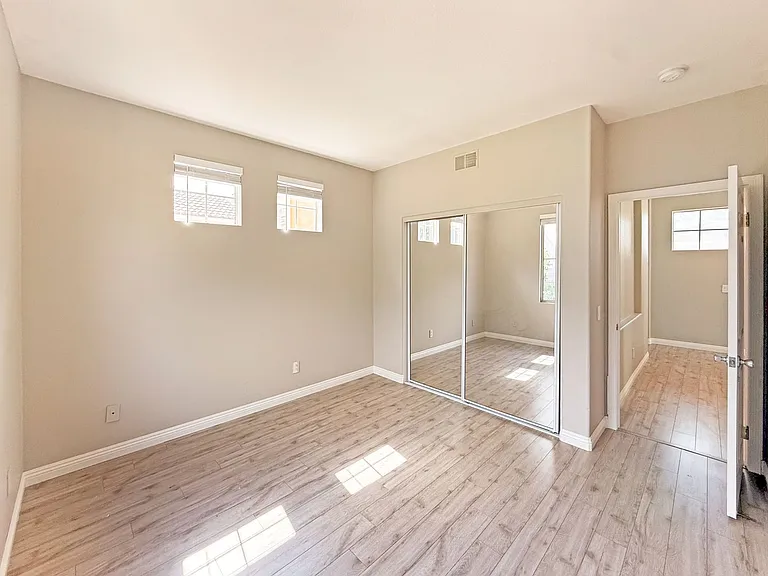 5423 Renaissance Ave — Photo 15
