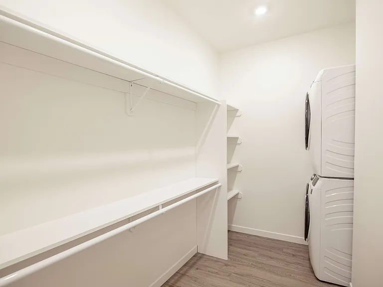The Earl Apartments 1 Bed 1 Bath 777