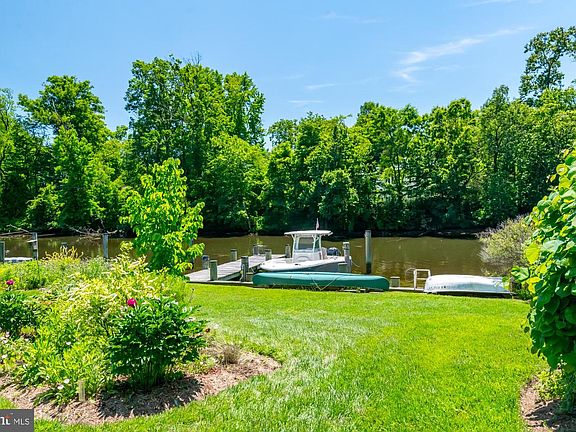 4th image of 615 Canal Ln