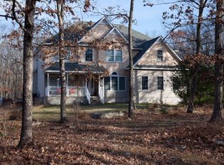 105 Jack Pine Ct, Milford, PA 18337