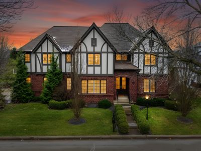 1905 W Main St, Carmel, IN, 46032