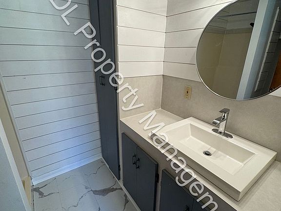 5th image of 206 Harold St #C