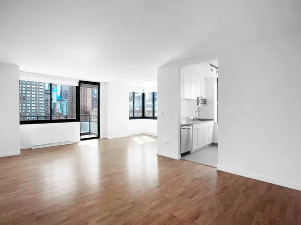 200 West 60th Street image 1 of 24