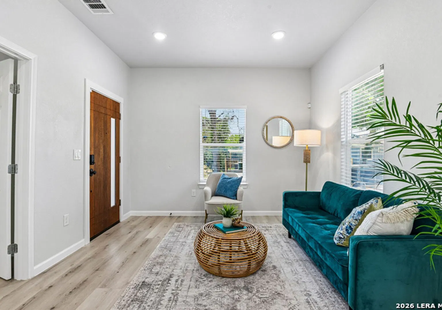 2bed/1bath Newly Renovated House For Lease! Available Now! — Photo 4