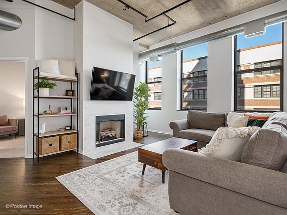 5th image of 758 N Larrabee St APT 615