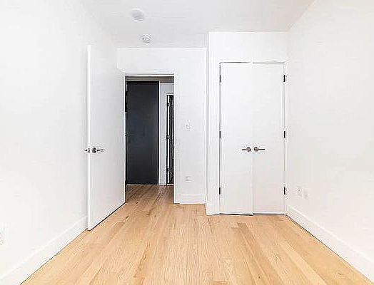 4th image of 210 Linden Blvd #2A