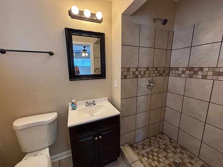 6900 Cloverdale Dr — Photo 17