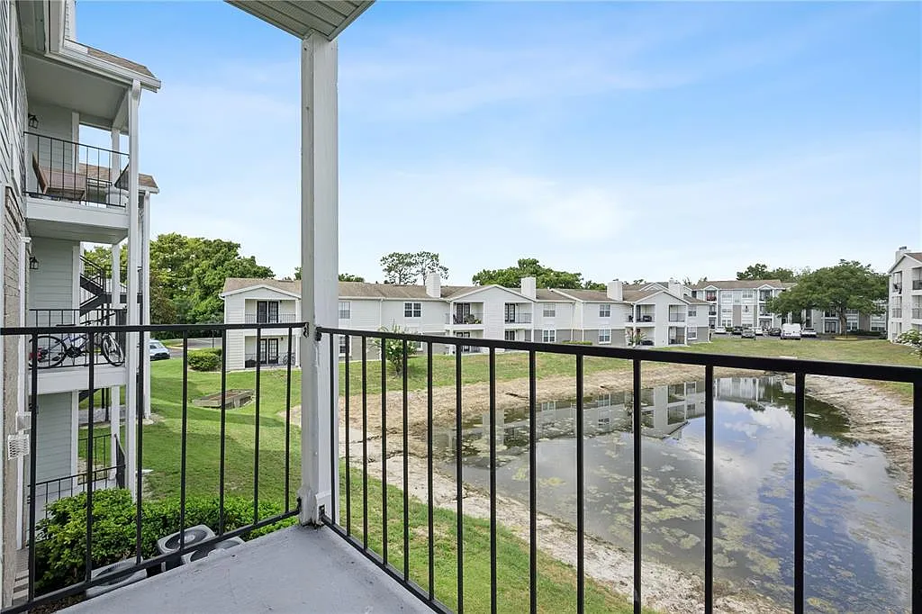 2 bed, 2.0 bath, 1007 sqft, $1,650 — Photo 2