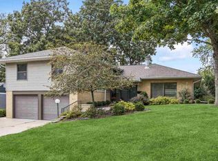 317 Windsor Dr, Iowa City, IA 52245