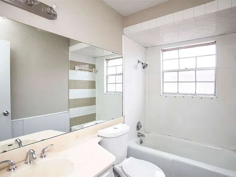 5 E Laramie Dr #A — Photo 9