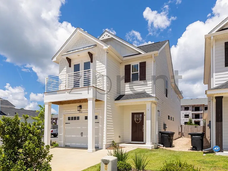 1402 Landon Hills Dr — Photo 2