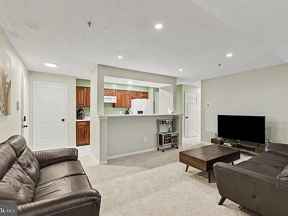 3rd image of 1400 Golden Rod Ct