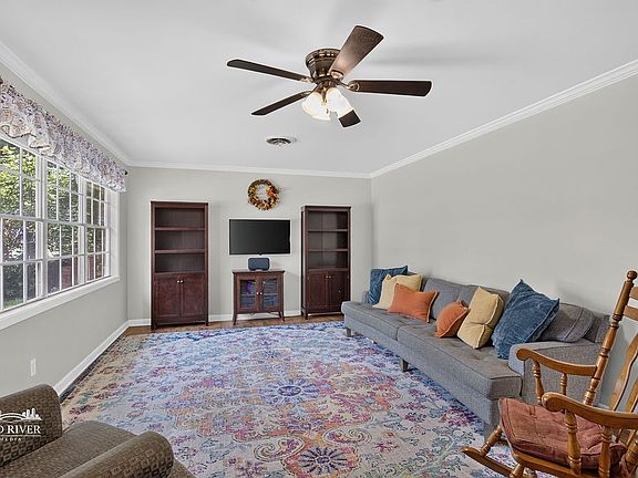 3rd image of 632 Pelican Pl