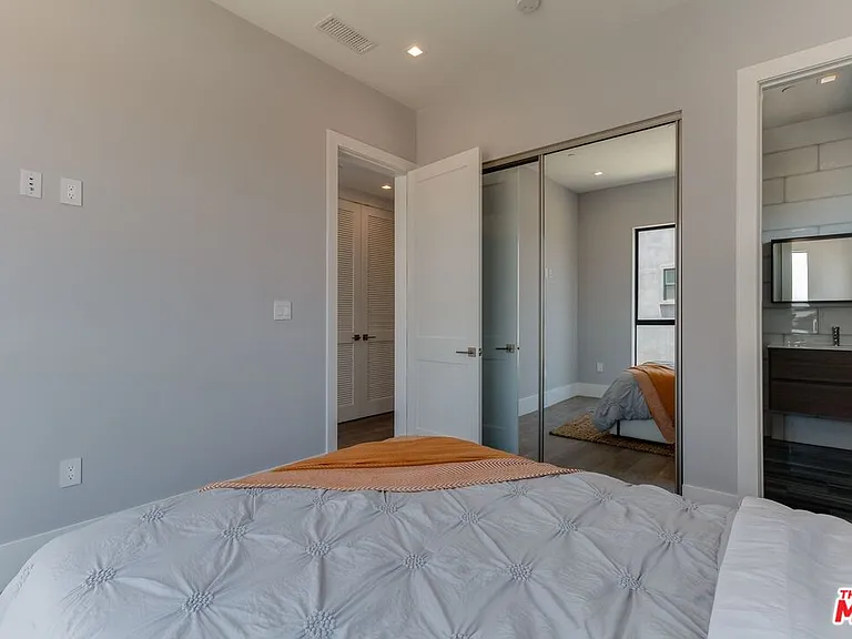 4830 1/2 W Pickford St — Photo 37