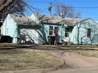 450 W 10th St, Hoisington, KS 67544