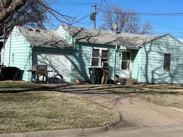 450 W 10th St, Hoisington, KS 67544
