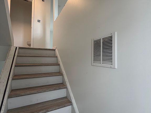 5th image of 121 Westover Dr
