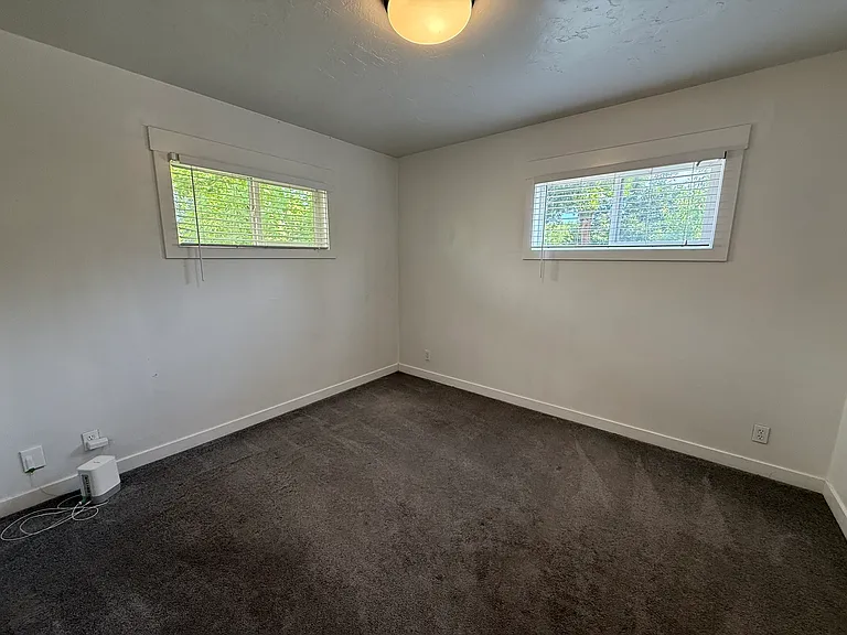 909 E Crandall Ave — Photo 10