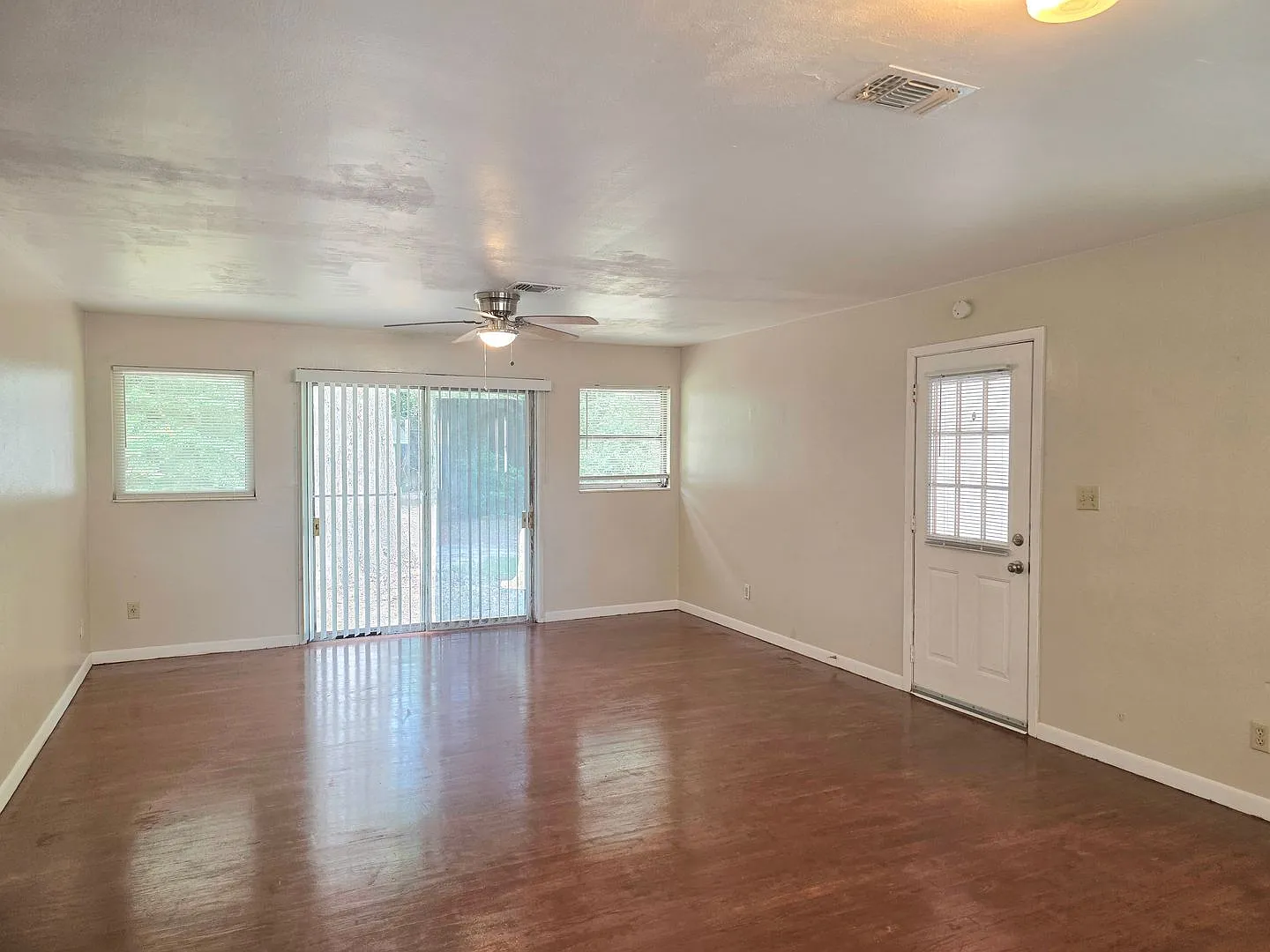 Quaint 3-Bedroom Home — Photo 3