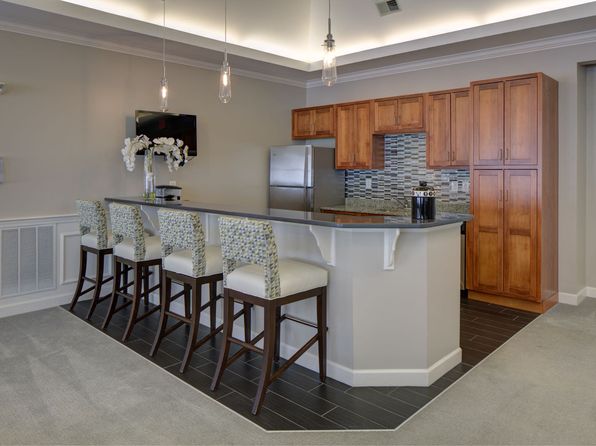 15 Princeton Dr #90-205