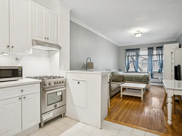 531 East 88th Street image 1 of 6