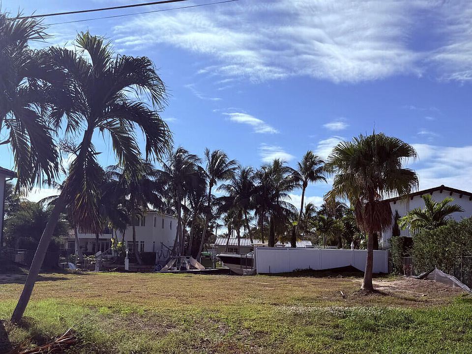 2nd image of 808 NE Bay Cove Street