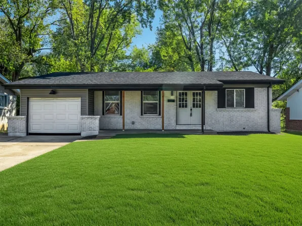 2358 Vorhof Dr, Saint Louis, MO 63136