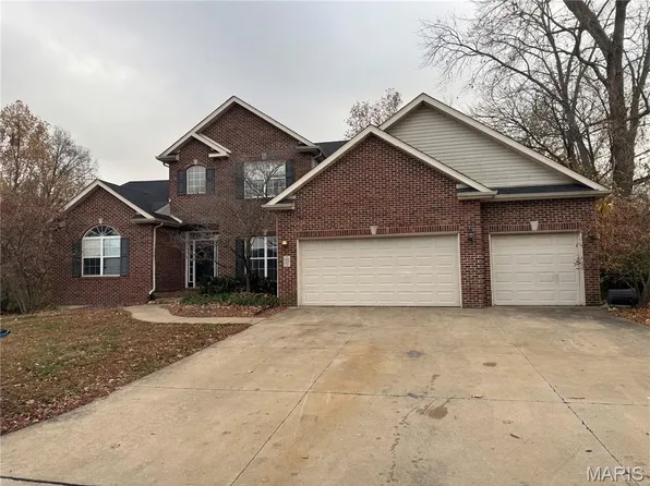 120 Illini Ln, Wood River, IL 62095