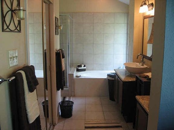Master Bath w/Granite Counters & Vessel Sinks