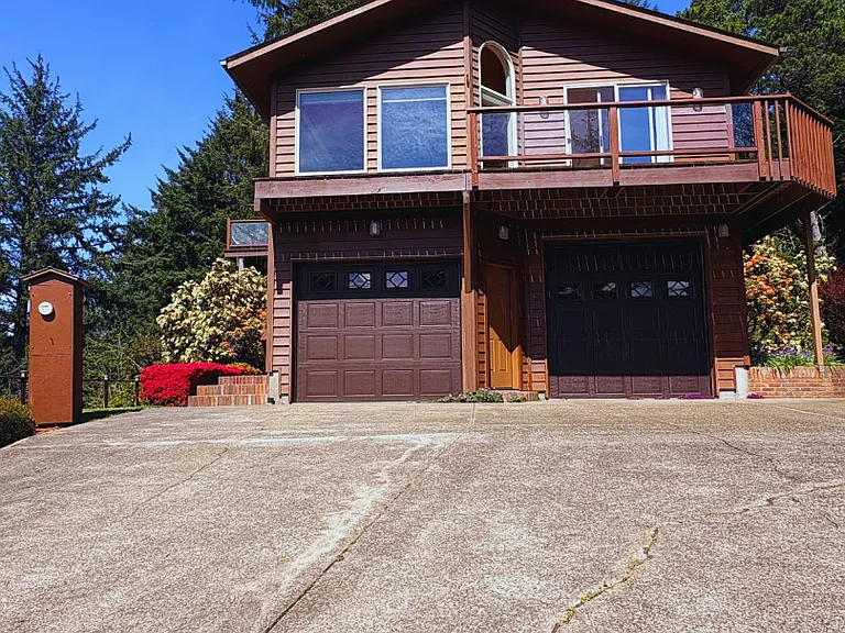 7205 SW Burl Dr — Photo 3