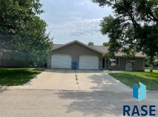 424-426 E 4th Ave, Miller, SD 57362