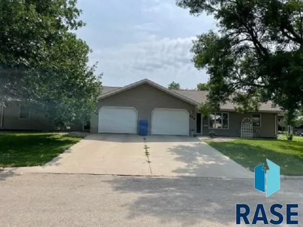 424-426 E 4th Ave, Miller, SD 57362