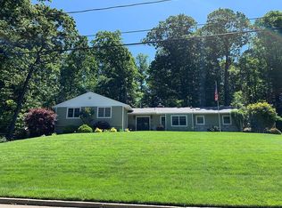 26 Wallace Rd, Middletown, NJ 07748