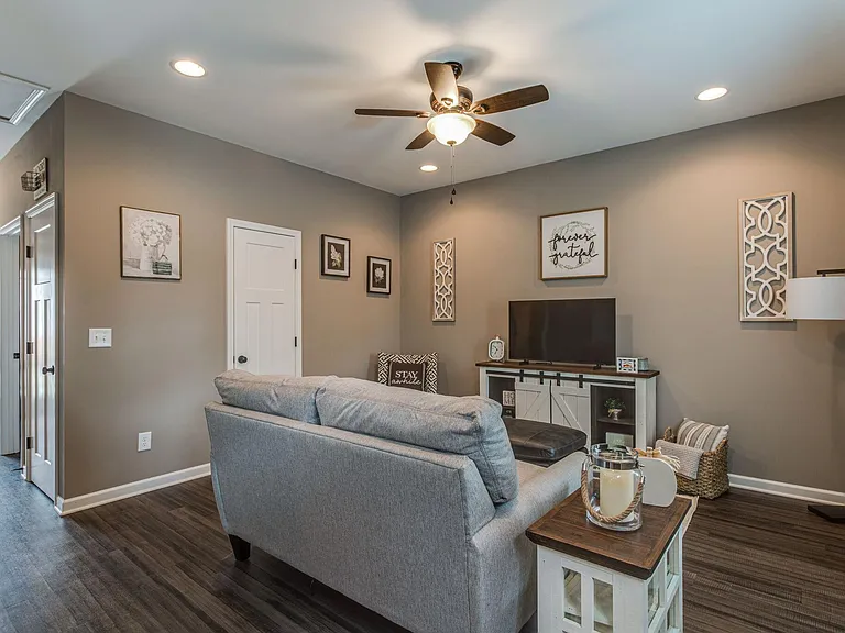1070 Madison St — Photo 15