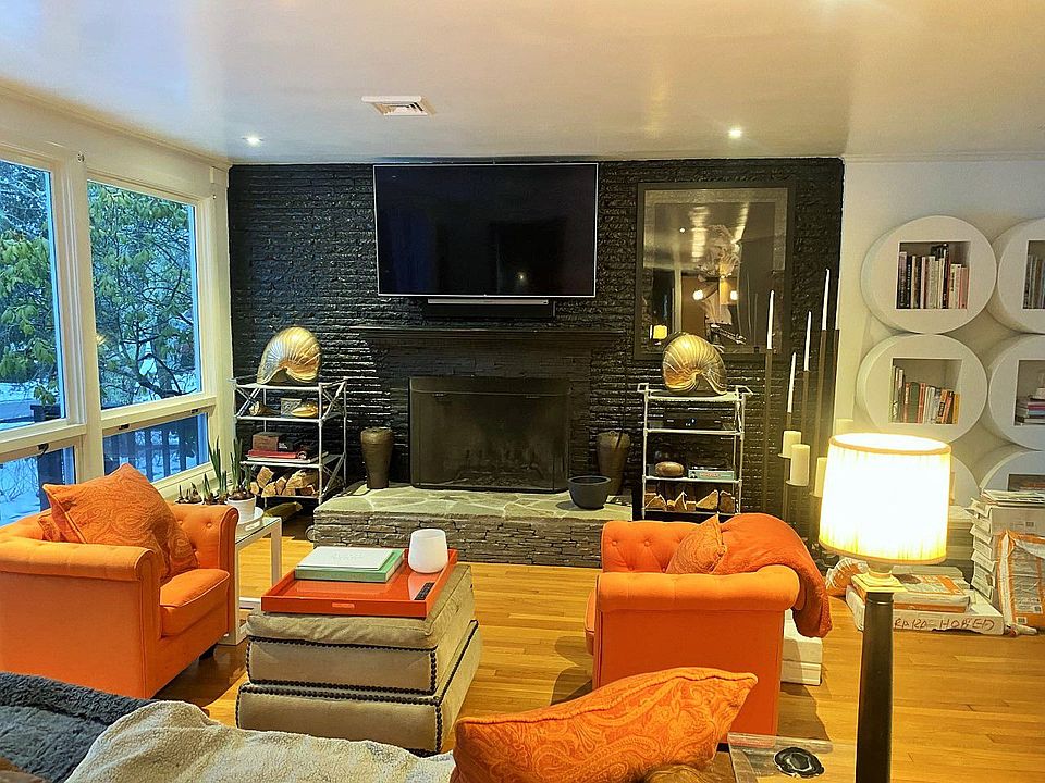 1st image of 11 Lake Dr
