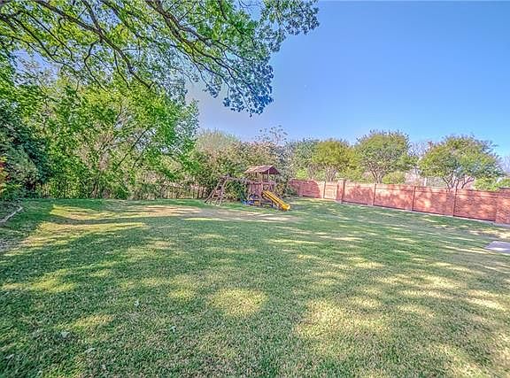 3rd image of 701 E Peninsula Dr