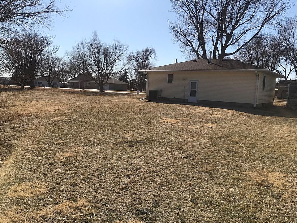 2nd image of 113 S Hadley Ave