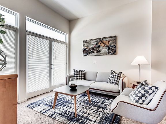 2nd image of 827 Park Ave W #Se102