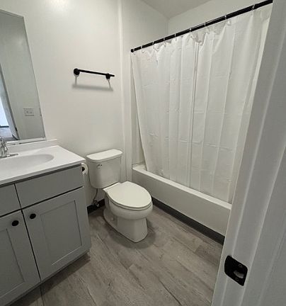 5th image of 595 Wagner Dr #18