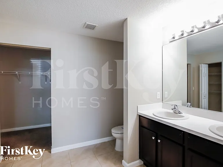 1497 SW San Sebastian Ave — Photo 9
