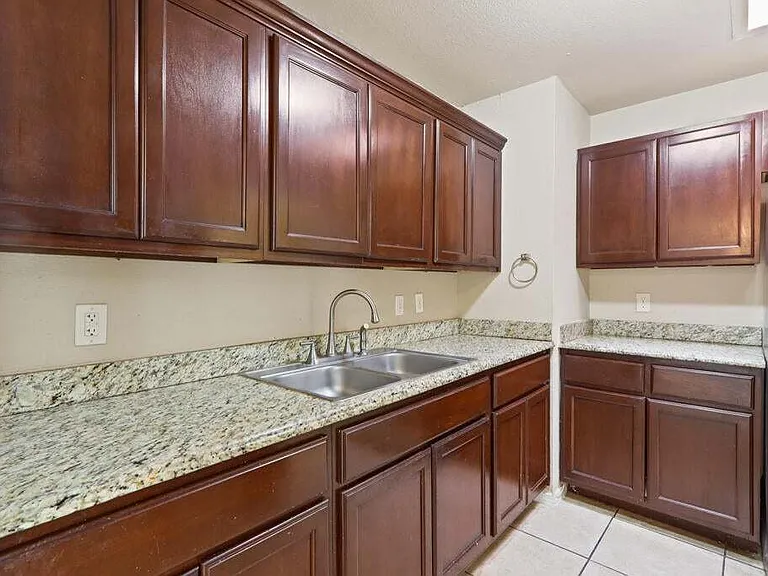 304 Carnival Dr — Photo 6